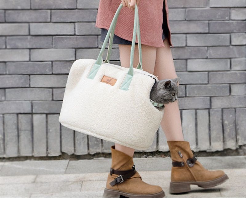 猫キャリーバッグ もこもこボア素材のトート型猫用キャリーバッグ