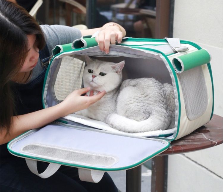 猫キャリーバッグ 大空間拡張式通気性抜群ショルダー猫用運搬鞄