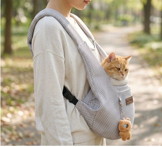 猫キャリーバッグ 通気メッシュ素材の猫用胸前抱っこスリングバッグ