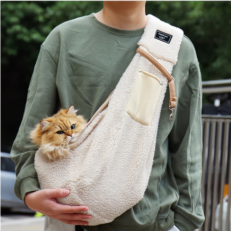 猫キャリーバッグ もこもこ素材の猫用抱っこショルダーバッグ