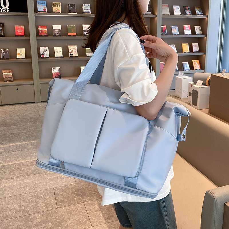 https://fulmo-img-server.com/carry-on-bag/065657f8490749e7b1c0889ea077daf5.jepg