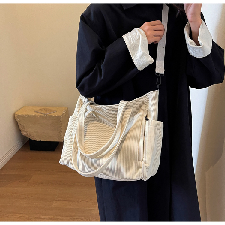 https://fulmo-img-server.com/carry-on-bag/0fbda65e-4d60-464e-9c77-293fd4021aac.jpg