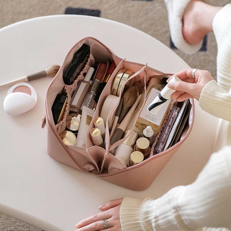 キャリーオンバッグ 化粧ポーチ メイク収納 仕切り付き