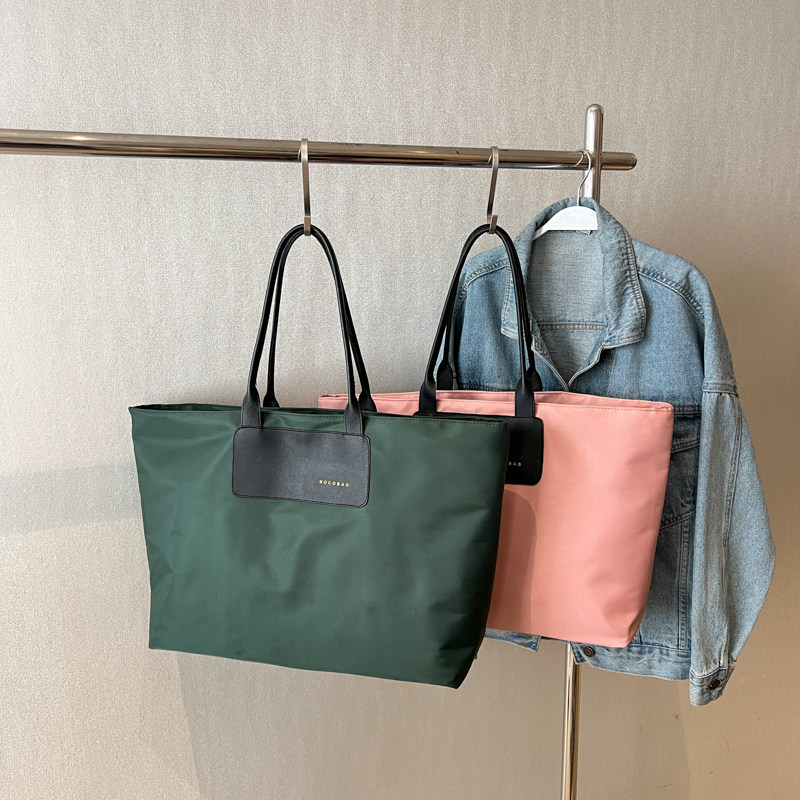 https://fulmo-img-server.com/carry-on-bag/1d7e4da0-659a-494a-a826-a334e840d3aa.jpg