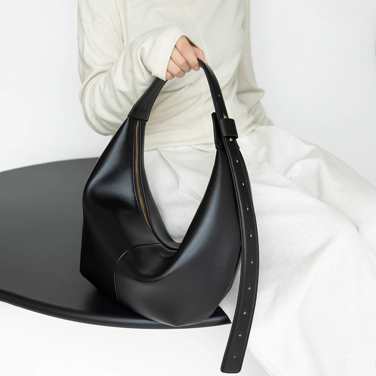 https://fulmo-img-server.com/carry-on-bag/273f273f-9486-4227-931a-8abcb07aabb8.jpg
