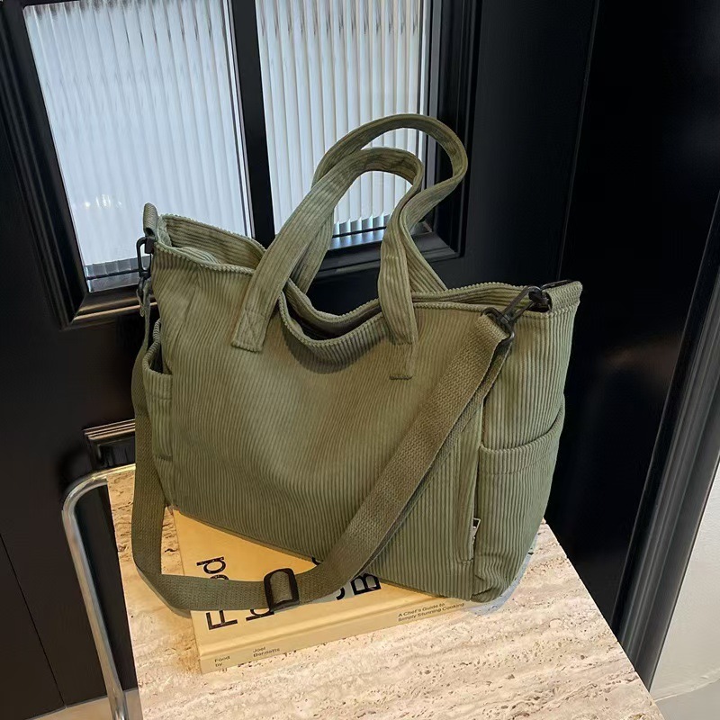 https://fulmo-img-server.com/carry-on-bag/33e7616e-02ec-47c9-8d5a-c0a56faae0cb.jpg