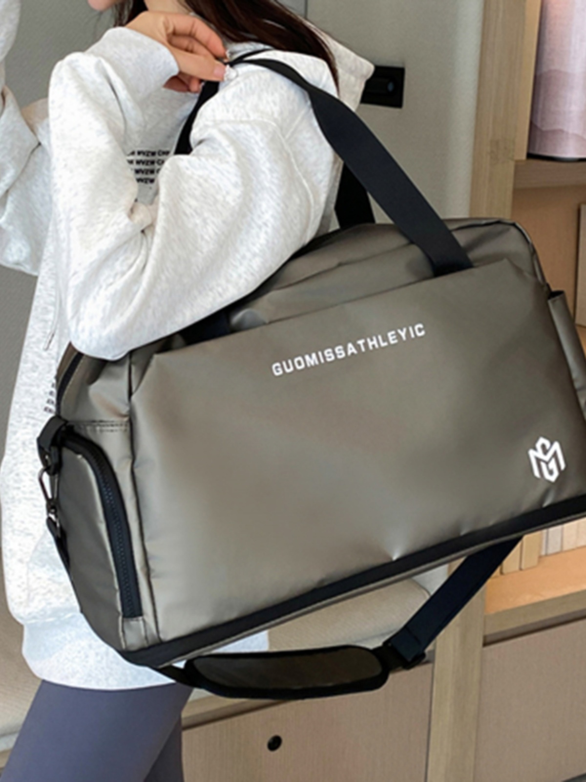 https://fulmo-img-server.com/carry-on-bag/4ad2f9d6-c370-4842-9932-51dfa4c31bc4.jpg