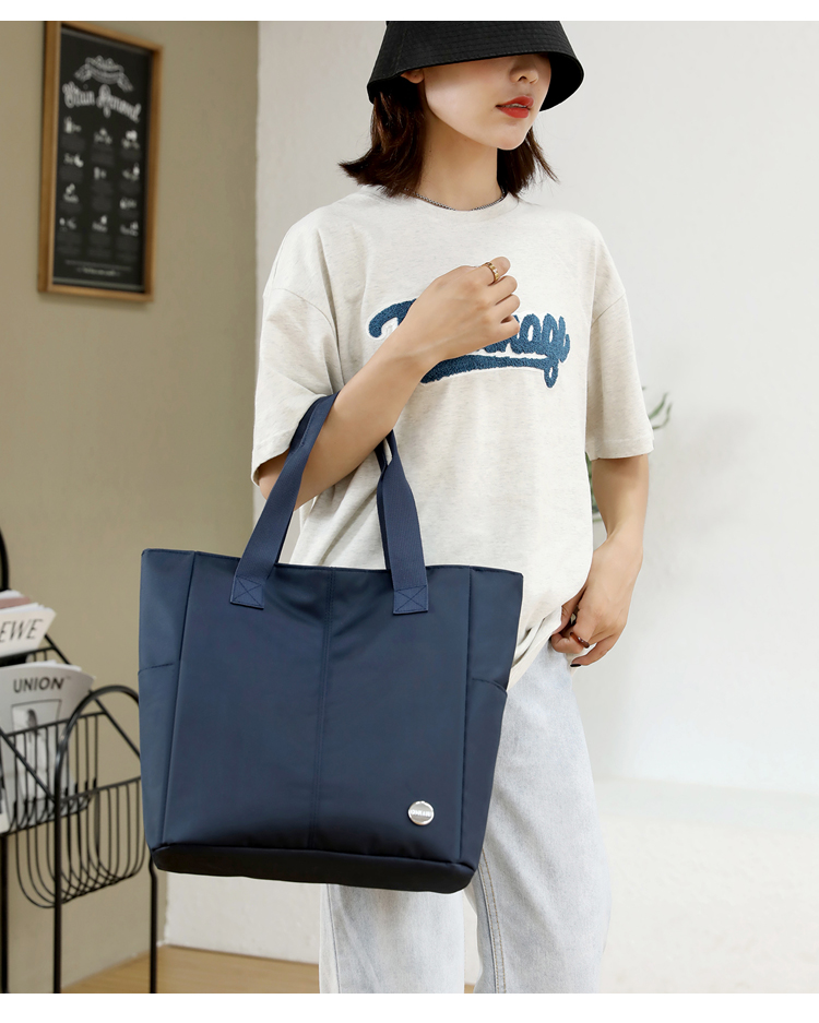 https://fulmo-img-server.com/carry-on-bag/54b7bb81-7847-4021-a28e-7a2354f0c1b8.jpg