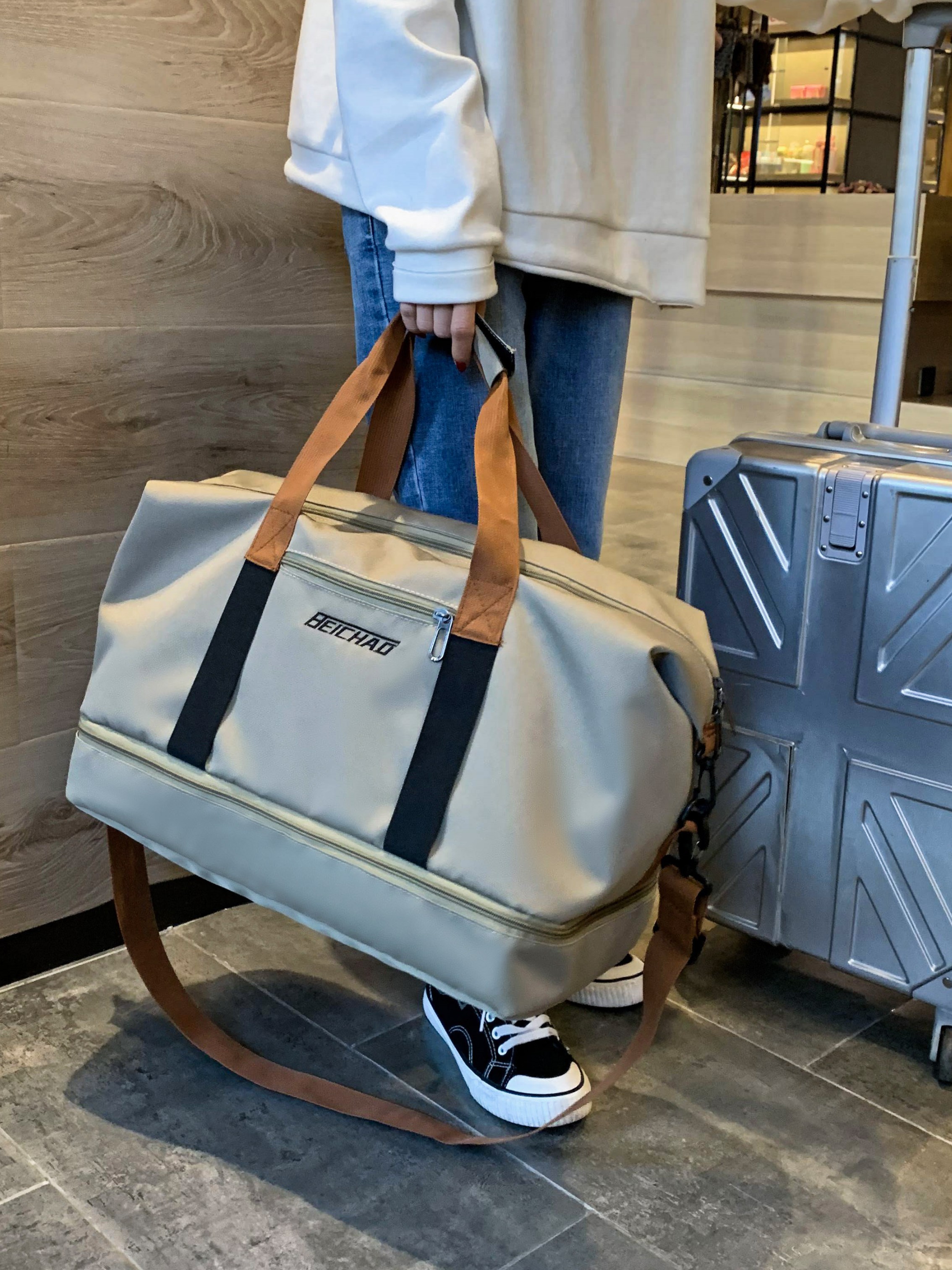 キャリーオンバッグ 機能美シンプル二層式旅行バッグ