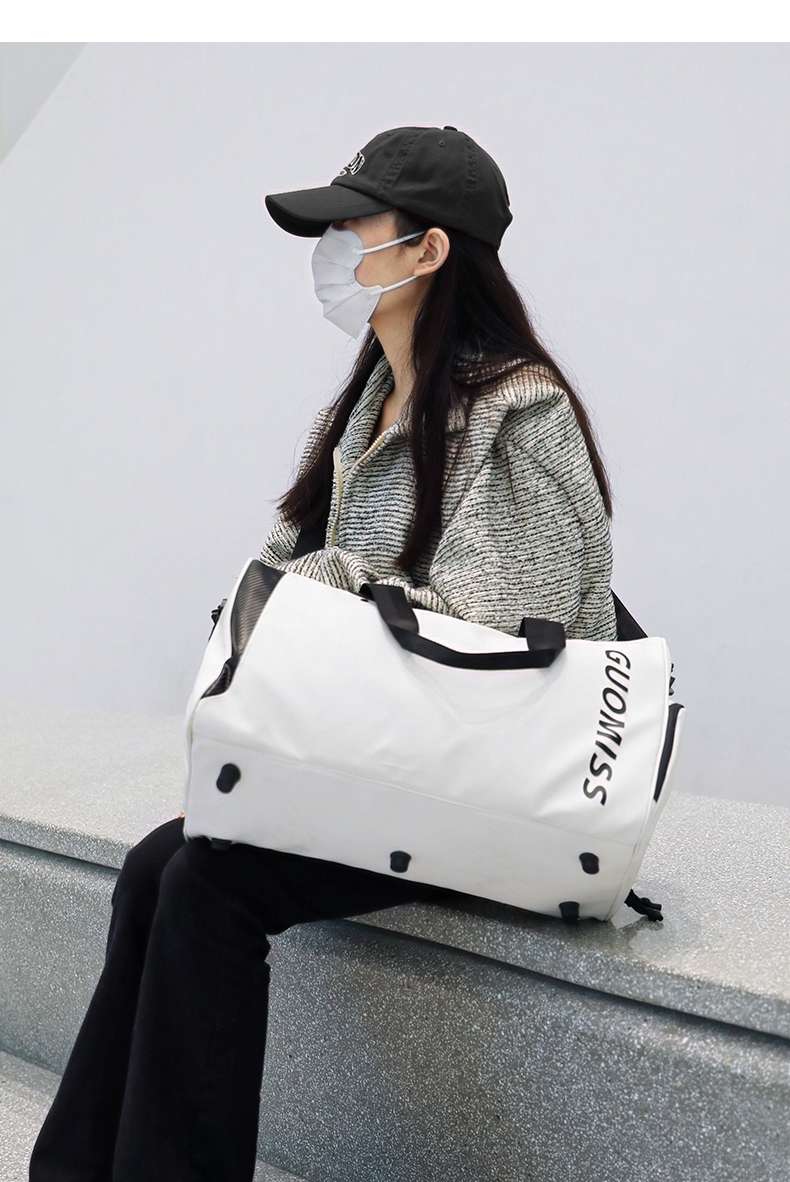 https://fulmo-img-server.com/carry-on-bag/7797a88a07bf4917b5d45b9224c05c2f.jepg