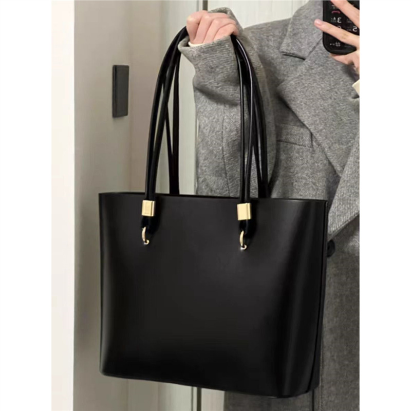 https://fulmo-img-server.com/carry-on-bag/7a009985-0b21-41ad-9c5e-f5270574ccfd.jpg