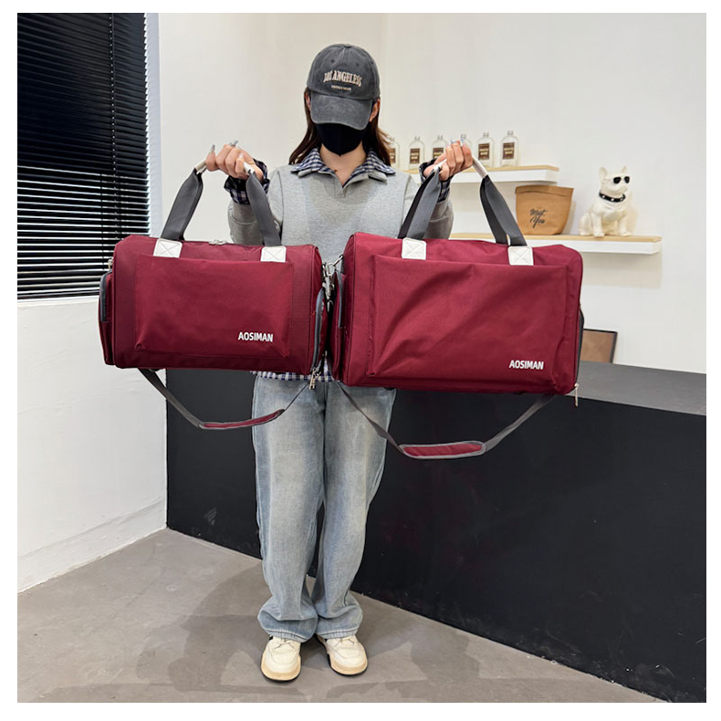キャリーオンバッグ ポケット豊富な機能的旅行バッグ