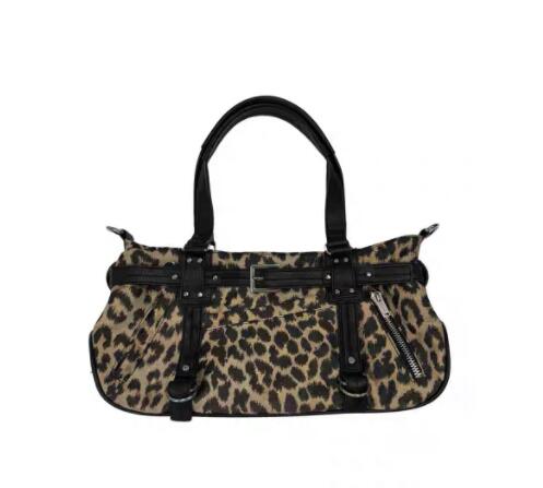 https://fulmo-img-server.com/carry-on-bag/95658924-d070-49f0-b098-f34ece58b1a3.jpg