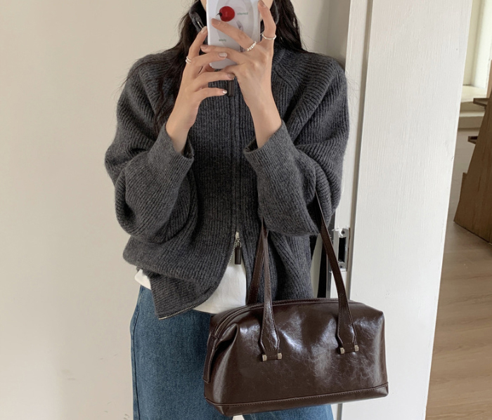https://fulmo-img-server.com/carry-on-bag/b8a70edd-13d5-4ed2-aaa8-6eebe552baa5.jpg