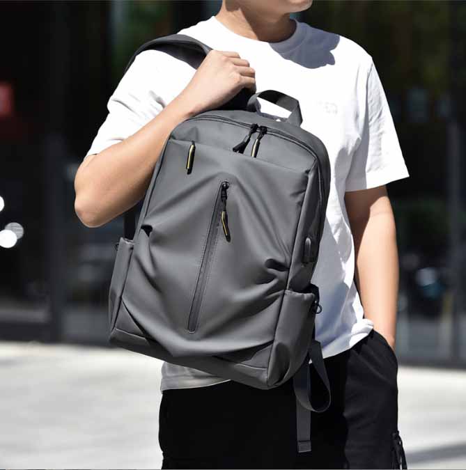 キャリーオンバッグ 大容量多機能リュック 撥水加工 旅行出張対応