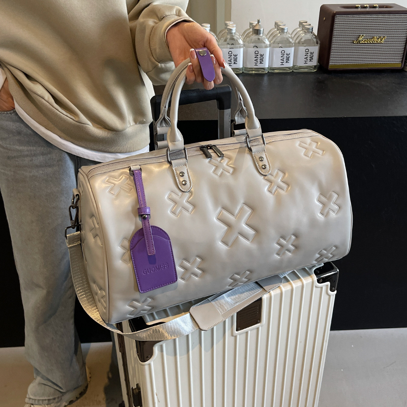 https://fulmo-img-server.com/carry-on-bag/cac856d4-36cc-4d5e-ba9f-042c4596dd6c.jpg