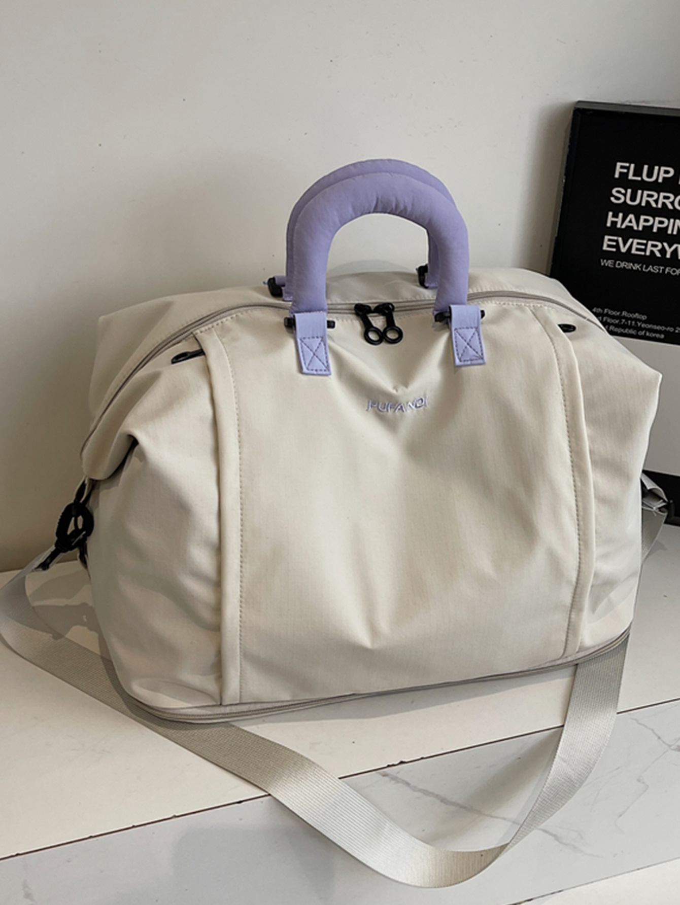 キャリーオンバッグ クッション付き持ち手の大容量ボストンバッグ