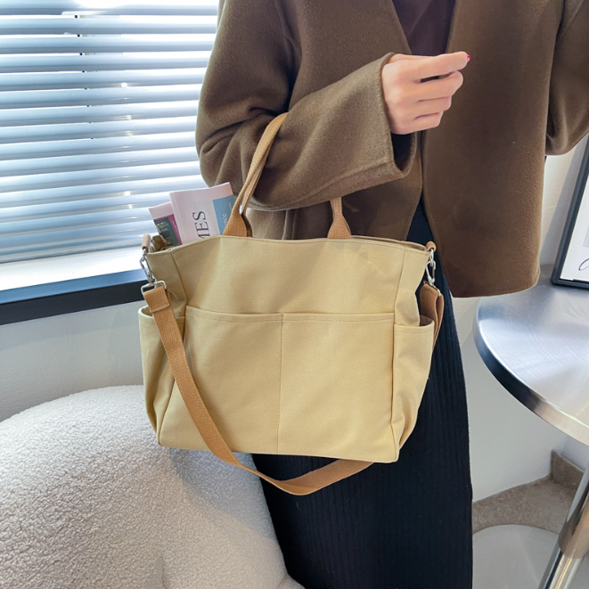 https://fulmo-img-server.com/carry-on-bag/cc6ac16e-65a3-441a-9d12-3fc40fb7e4e9.jpg