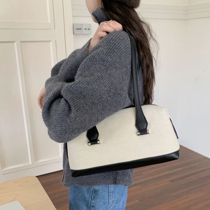https://fulmo-img-server.com/carry-on-bag/cee83ce0-9e4d-4b41-9b99-b33322aec5a5.jpg