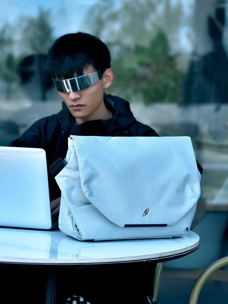 キャリーオンバッグ 軽量多機能メッセンジャー型ビジネスバッグ