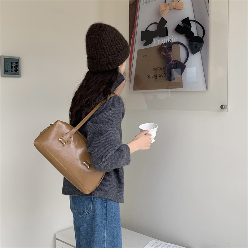 https://fulmo-img-server.com/carry-on-bag/e9c54369-125d-493b-98c2-2de4e7fb4aed.jpg