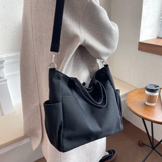 https://fulmo-img-server.com/carry-on-bag/e9c97647-4516-4be0-a5c7-67195f24d9be.jpg