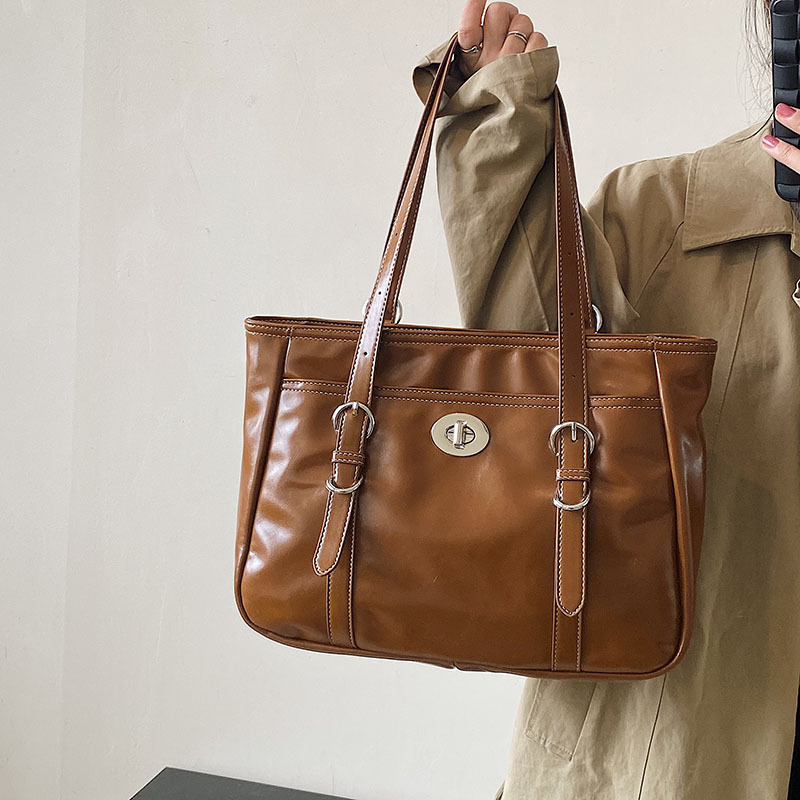 https://fulmo-img-server.com/carry-on-bag/eaf7caa9-0fb7-49df-b686-6830d3d6084c.jpg