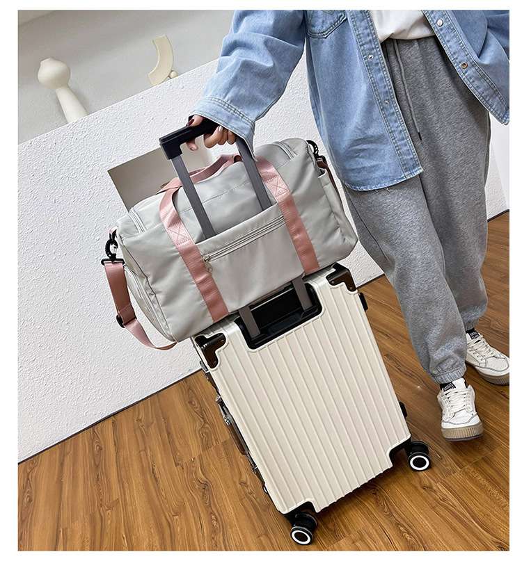キャリー オン バッグ 機能的コンパクト旅行バッグ