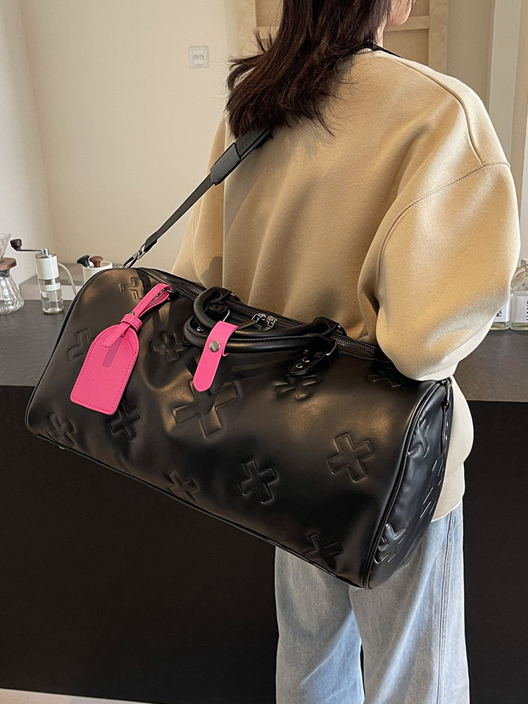 https://fulmo-img-server.com/carry-on-bag/fd3b2fe9-bb2d-48a1-81a0-dd2abbfb549b.jpg