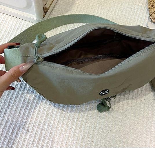 ボディバッグ シンプル半月形ワンショルダーバッグ