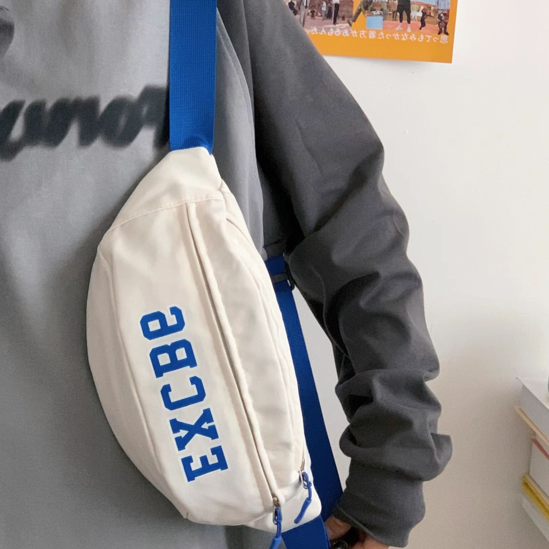 ボディバッグ スポーティロゴ入りウエストポーチ