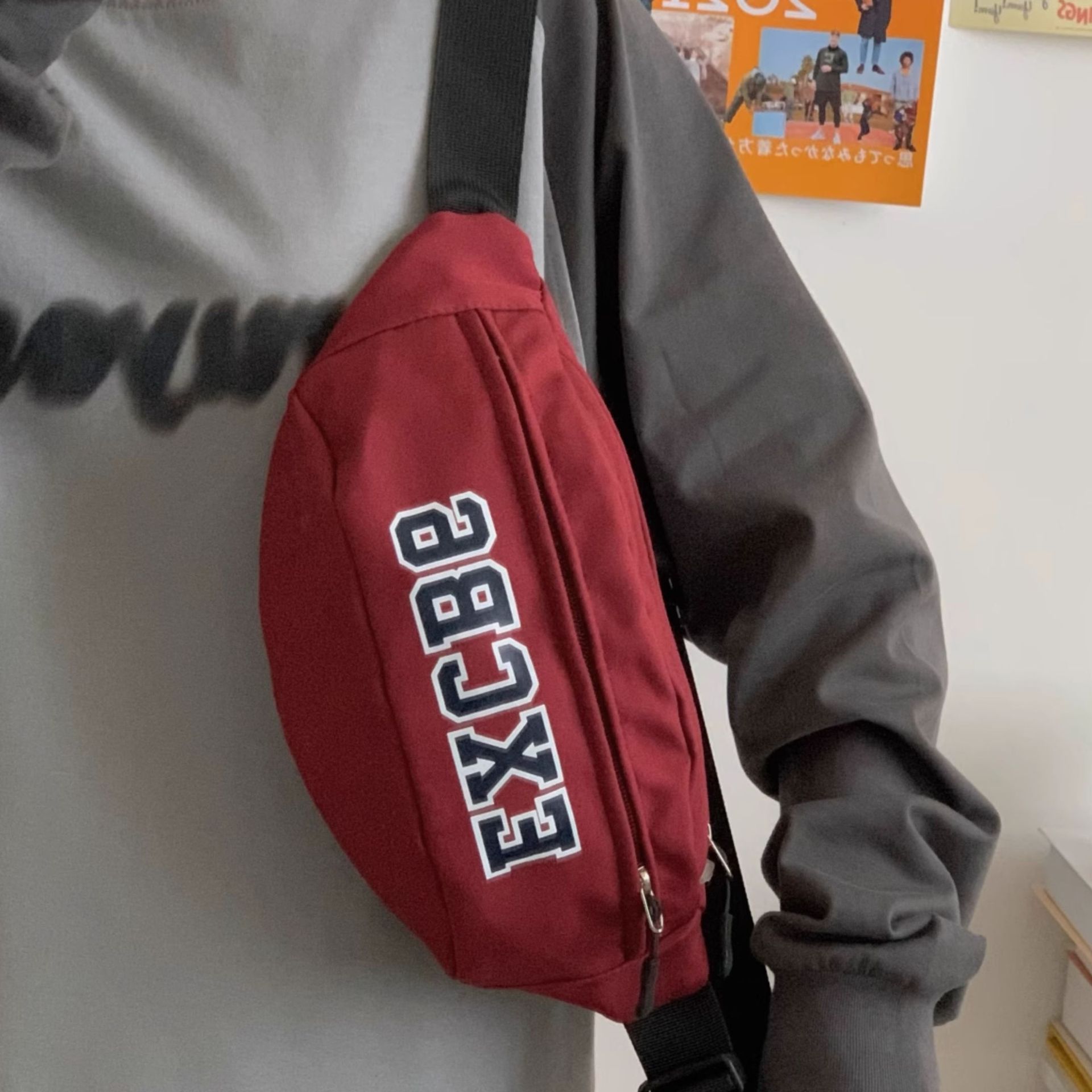 ボディバッグ スポーティロゴ入りウエストポーチ