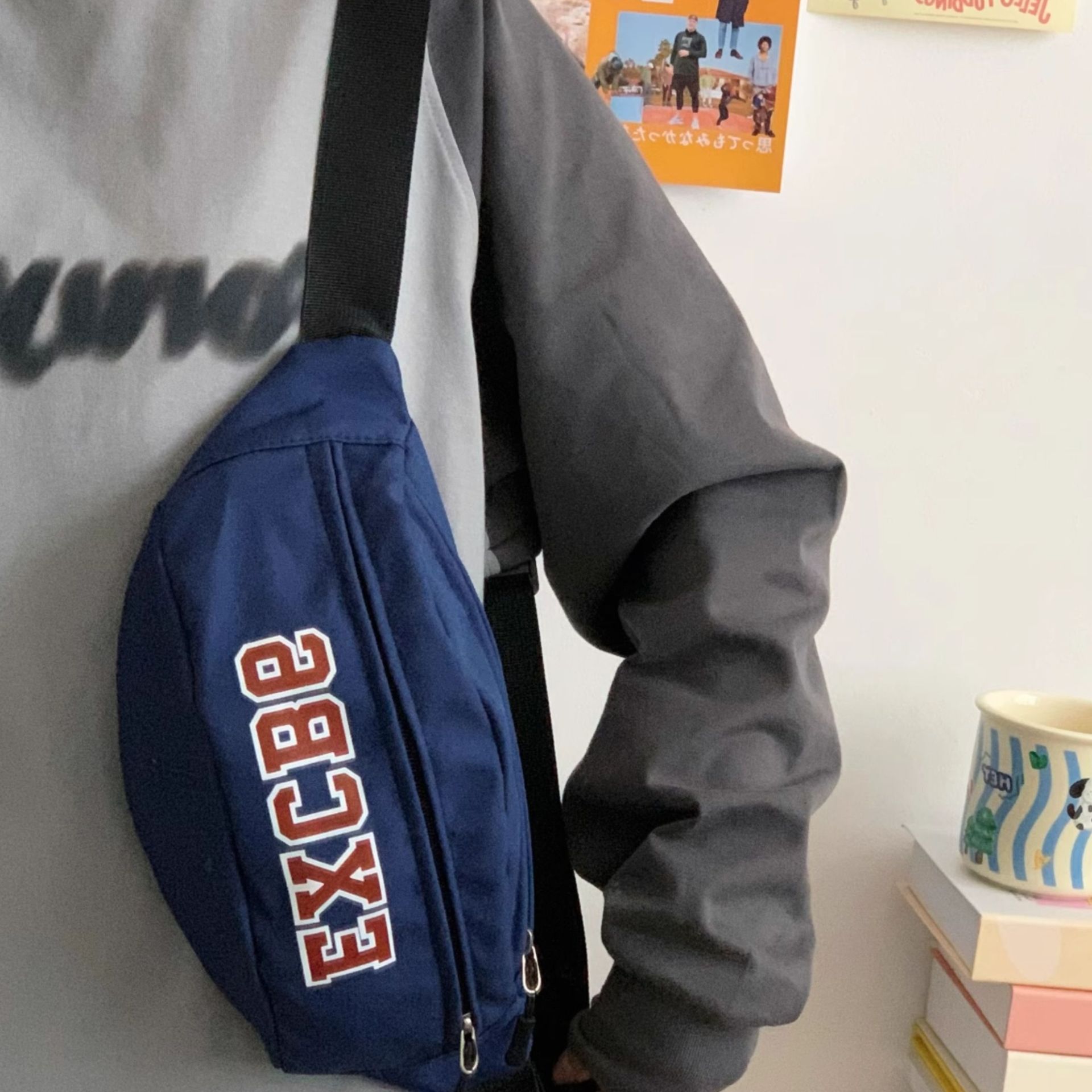 ボディバッグ スポーティロゴ入りウエストポーチ