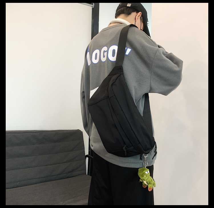 シンプル大容量ボディバッグ