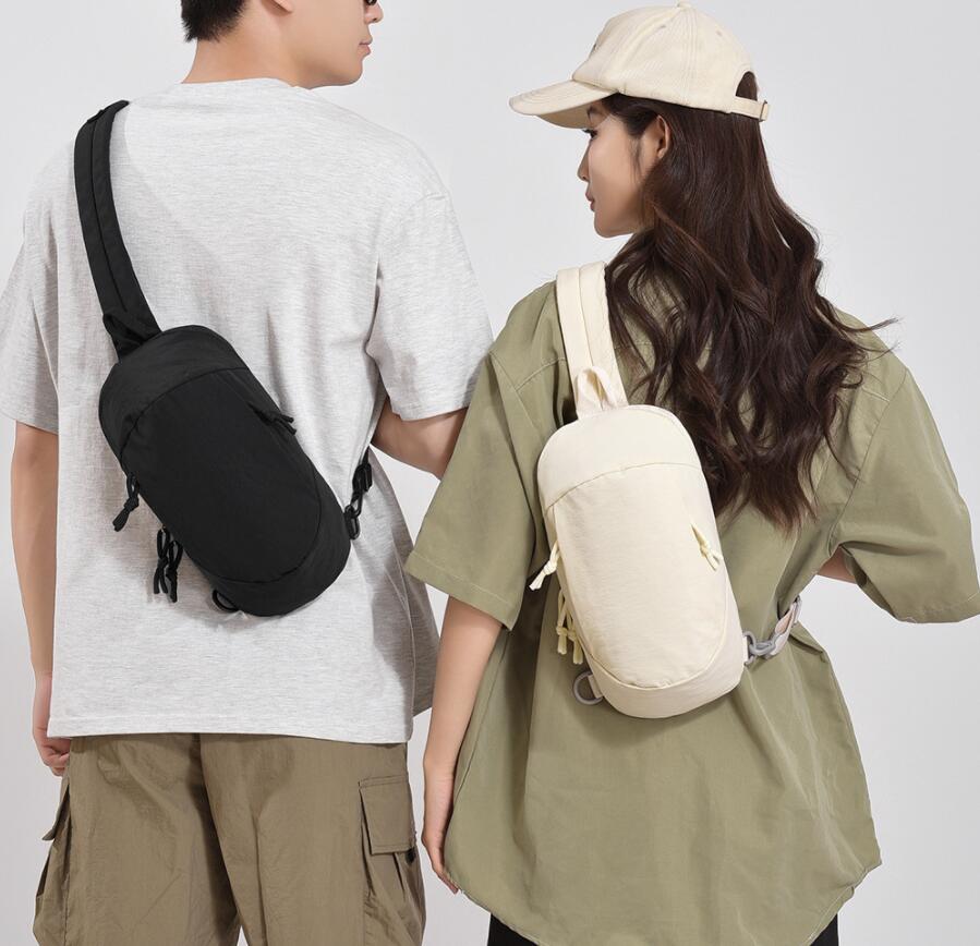 撥水加工斜めがけボディバッグ男女兼用