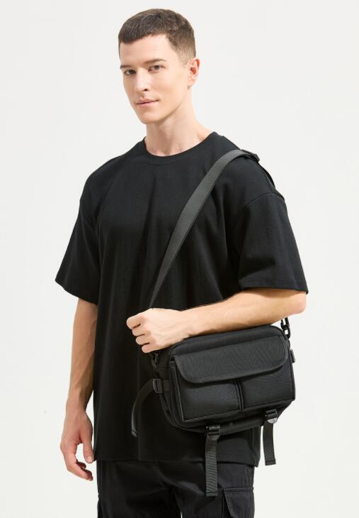 撥水加工斜めがけボディバッグ多収納