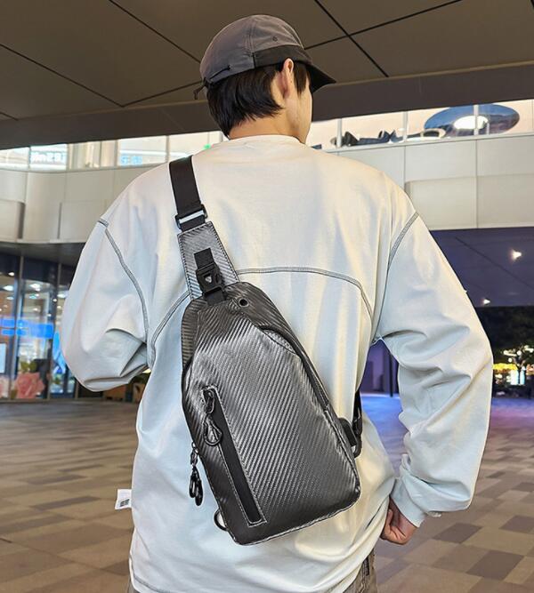 斜めがけボディバッグ 合成皮革 黒 男性用