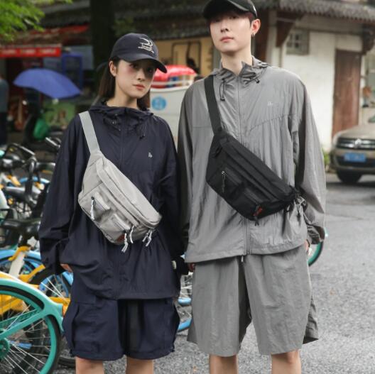 ユニセックス斜めがけボディバッグ多機能サコッシュ