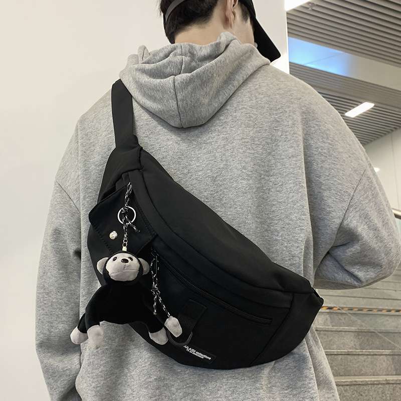 モンキーチャーム付き カジュアルボディバッグ