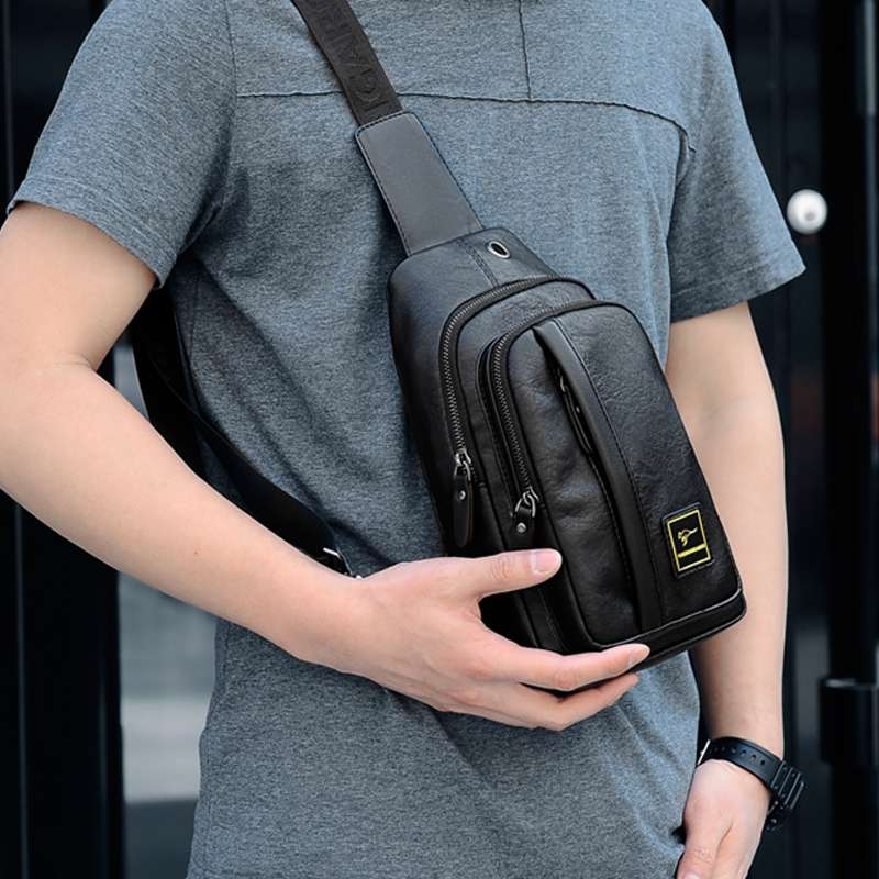 ボディバッグ　上質な革素材 コンパクト斜めがけボディバッグ