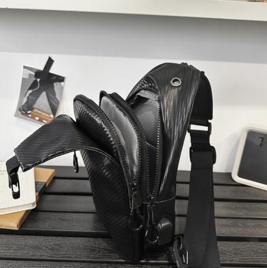 斜めがけボディバッグ 合成皮革 黒 男性用