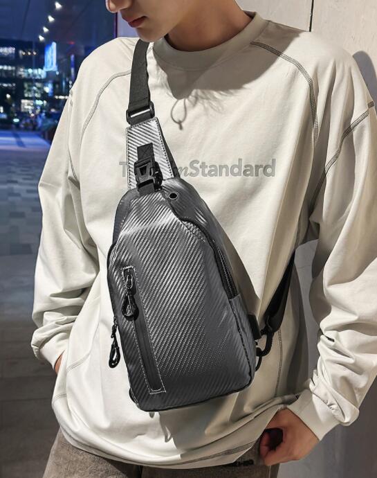 斜めがけボディバッグ 合成皮革 黒 男性用