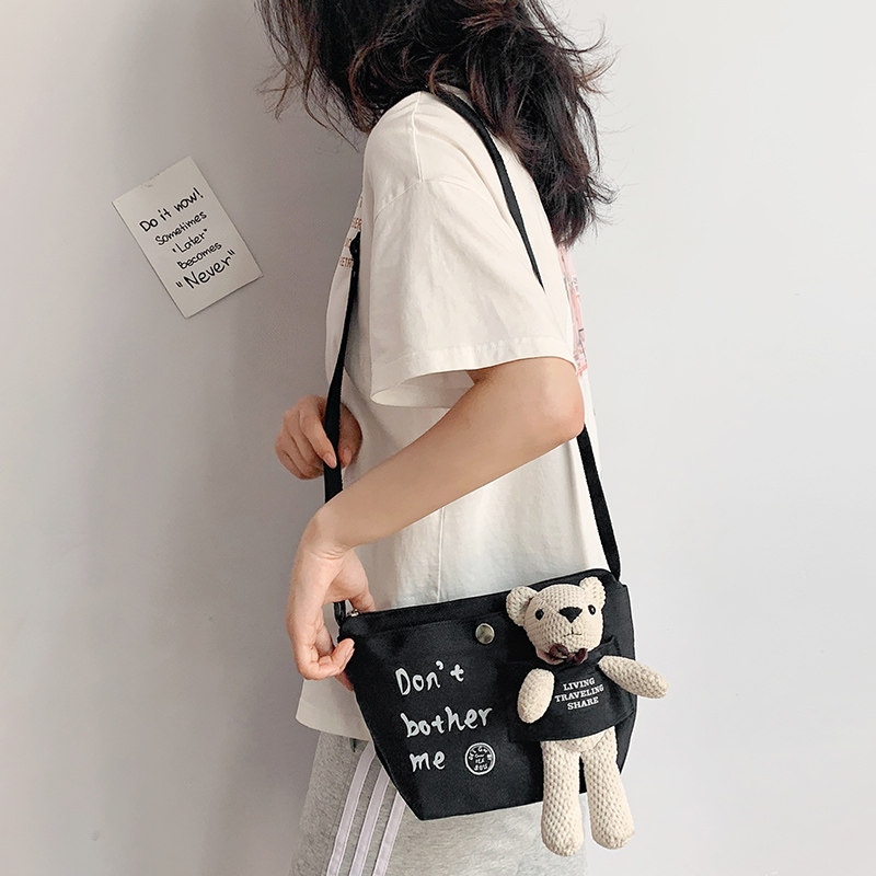 ボディバッグ くまのぬいぐるみ付きキャンバスショルダーバッグ