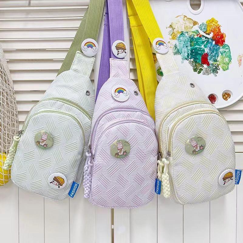 ボディバッグ 虹と動物の刺繍入りキルトボディバッグ