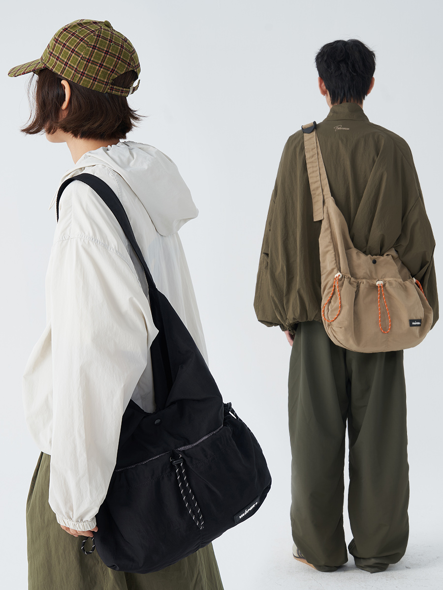 ボディバッグ ゆったり収納 巾着型ボディーバッグ
