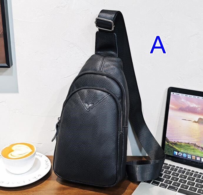 メンズ斜めがけ合成皮革ボディバッグ