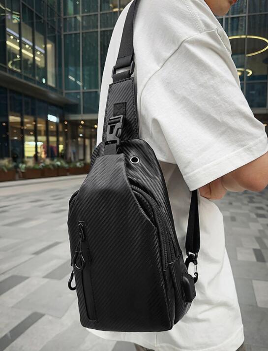 斜めがけボディバッグ 合成皮革 黒 男性用