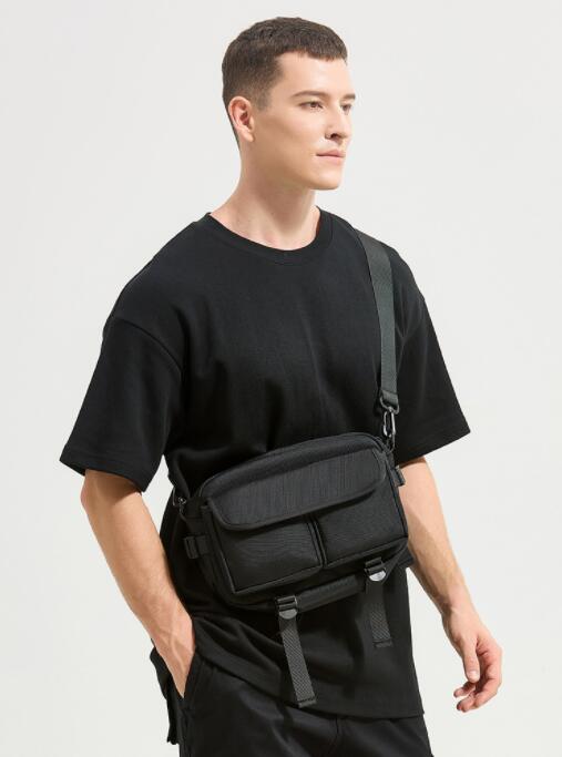 撥水加工斜めがけボディバッグ多収納