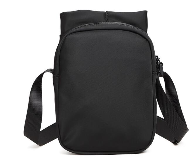 斜めがけショルダーバッグ 多機能ボディバッグ 小物収納