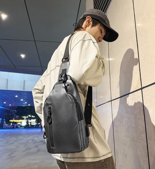 斜めがけボディバッグ 合成皮革 黒 男性用